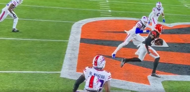Full Video Of NFL’s Damar Hamlin Collapses On The Field Bills-Bengals MNF