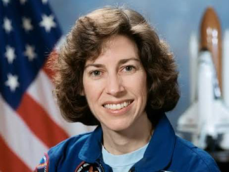 Ellen Ochoa Biography